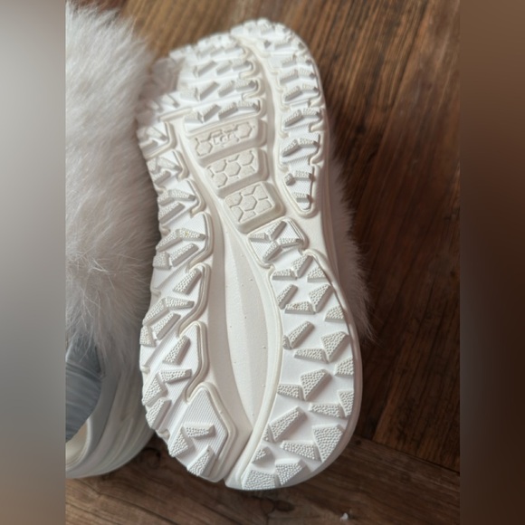 UGG Women's Fluffy White and light blue Slippers(missing fur on one of the pair) - Picture 11 of 13